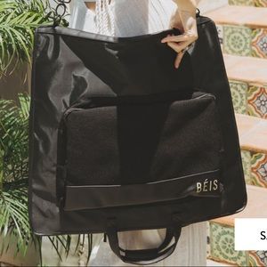 NWT Béis Garment Bag